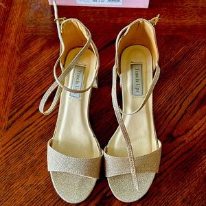 Touch Ups dress heel. Size 9. Glitter champagne color.